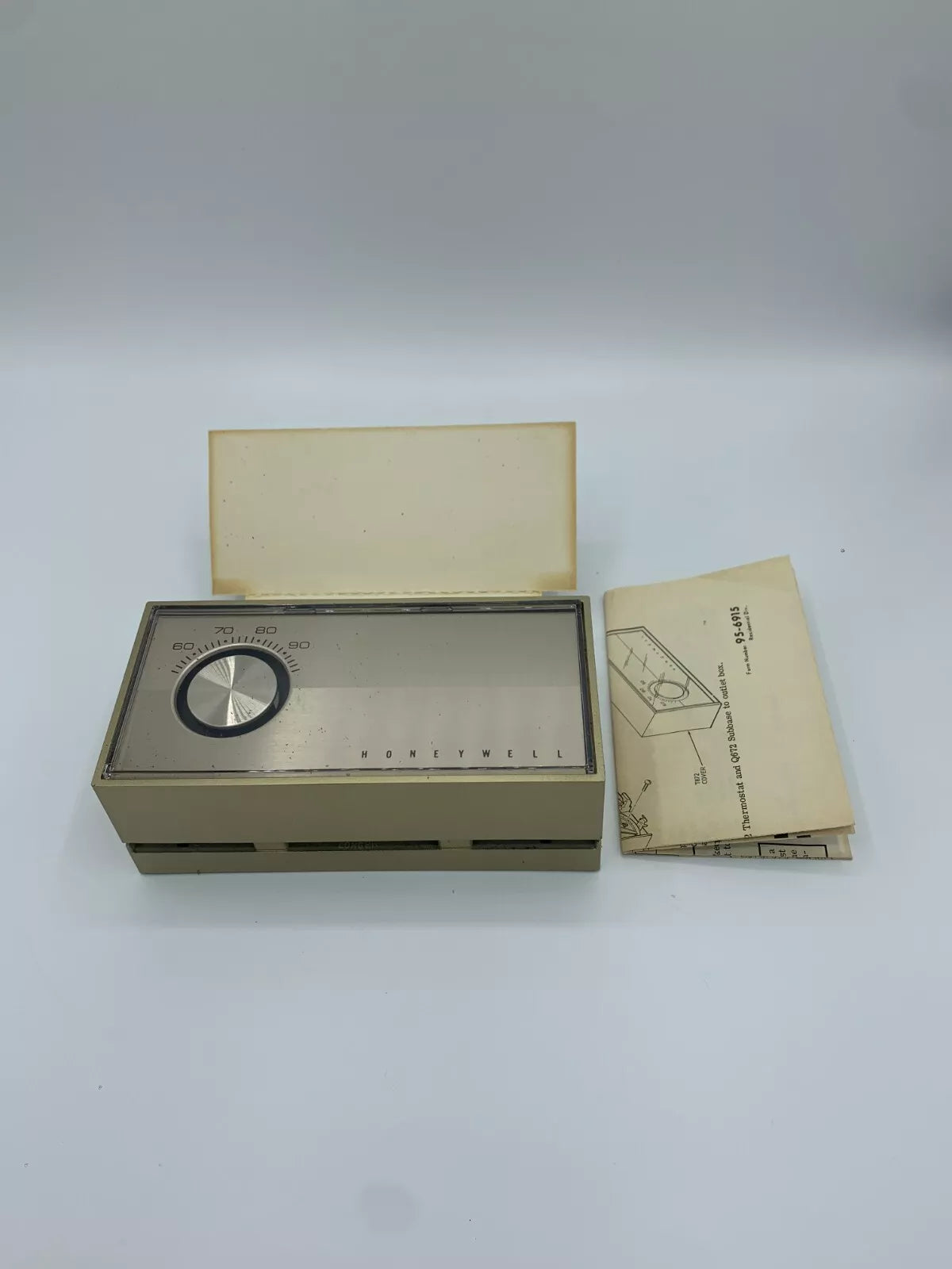 Honeywell T872A-1035-1 Heating – Cooling Thermostats