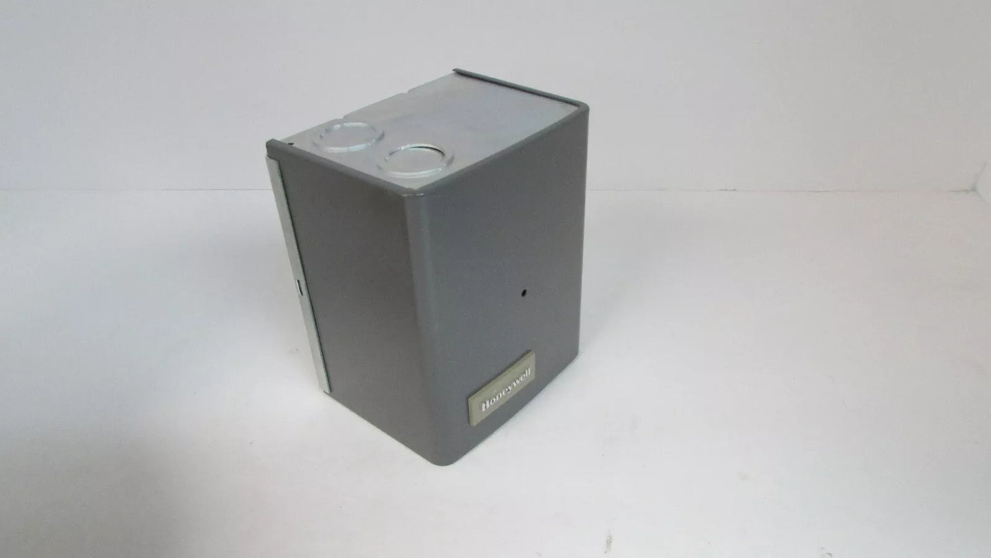 Honeywell R8228B1046 Relay Control Module