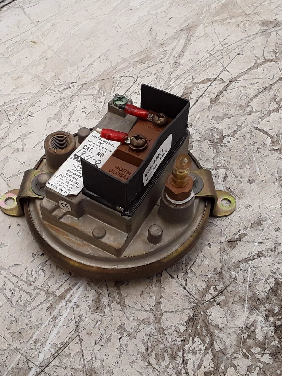 Dwyer|1911‑0|Compact Low Differential Pressure Switch