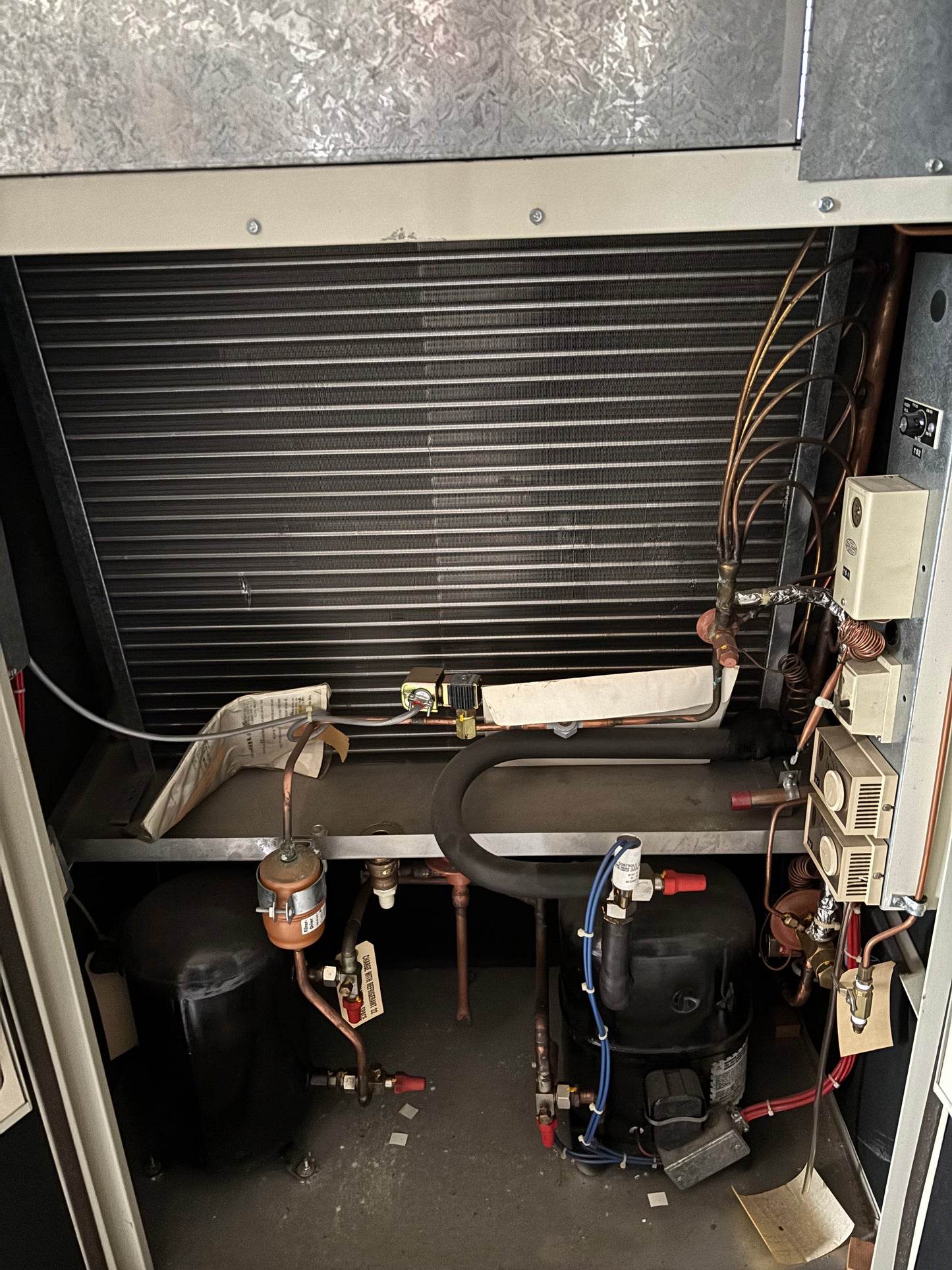 Edpac ACS-U3.5-SS 3.5 Ton 200V Air Cooled Standard Upflow Single Compressor Computer Room Cooling